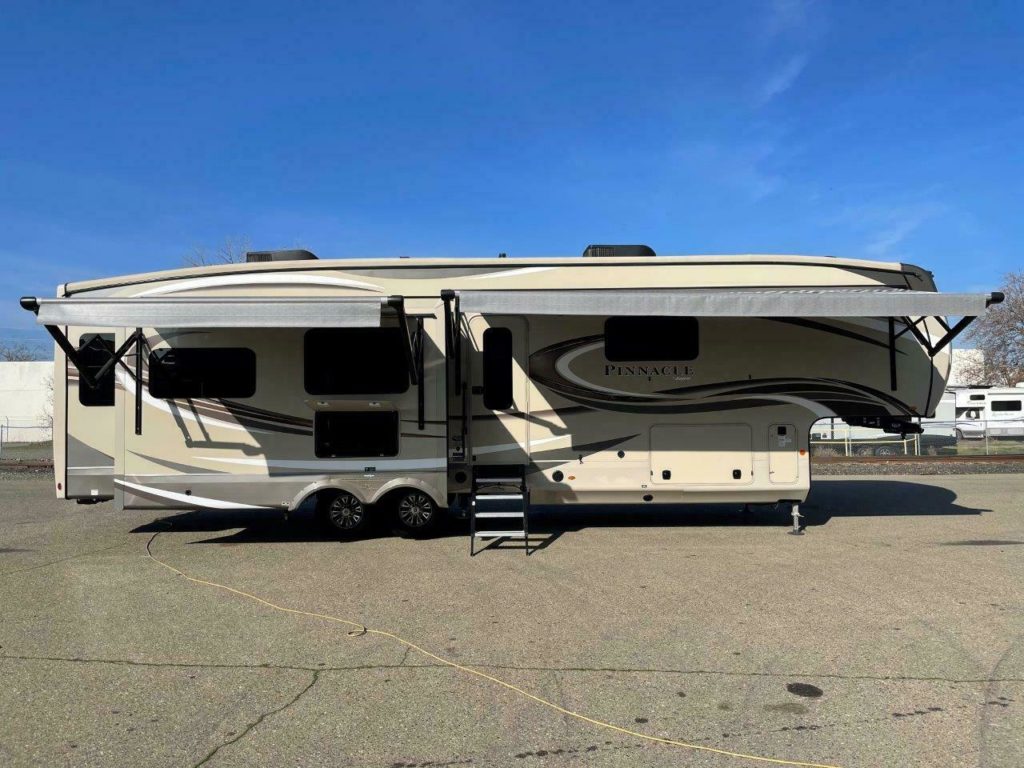 2020 JAYCO PINNACLE 36FBTS LUXURY RV FIFTH WHEEL TRAILER BATH HALF