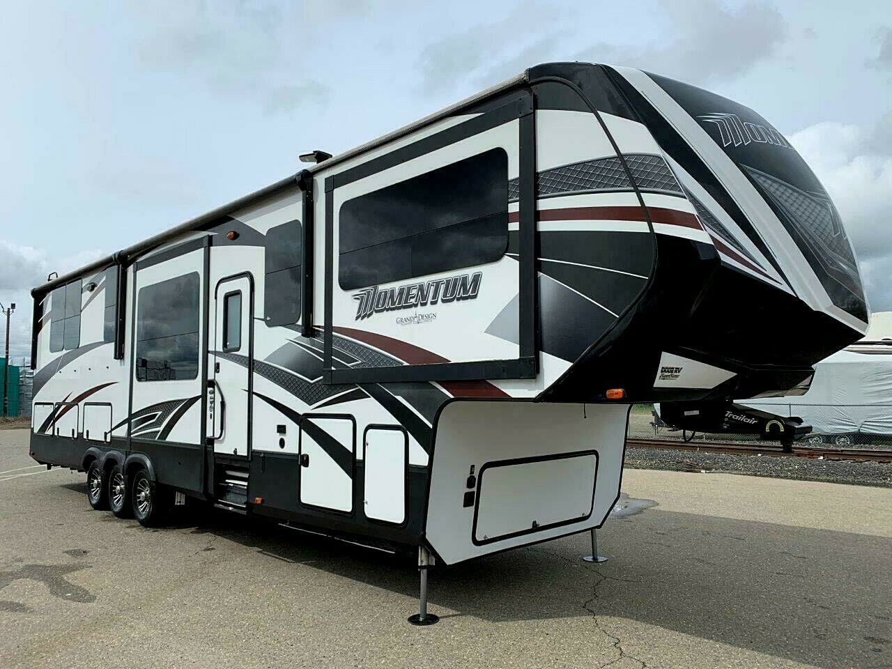 rv travel trailer 5th wheel