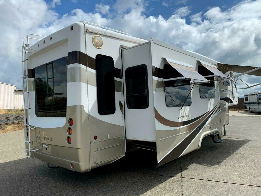 Drv Mobile Suites Front Living Room