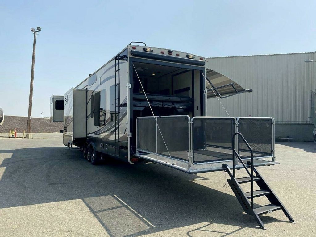 35 foot toy hauler travel trailer