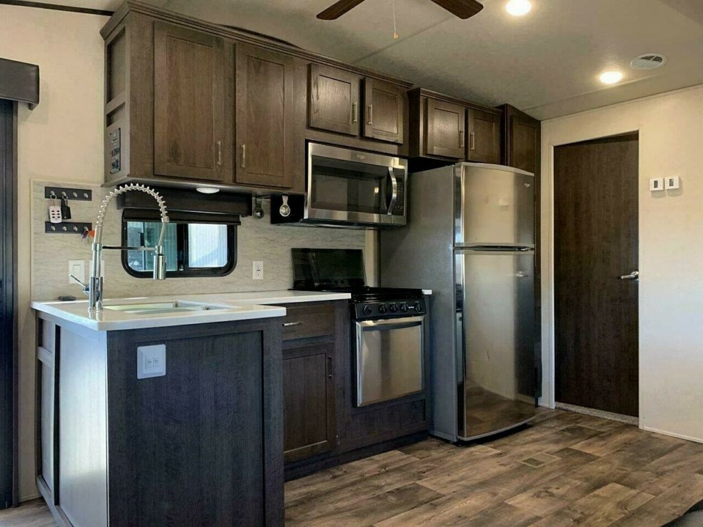 2018 FOREST RIVER SALEM VILLA CLASSIC 4002Q TRAILER RV "2 BED 2 BATH