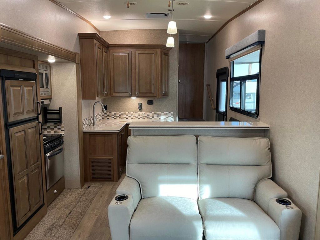 2019 FOREST RIVER ROCKWOOD SIGNATURE ULTRA LITE 8298WS 