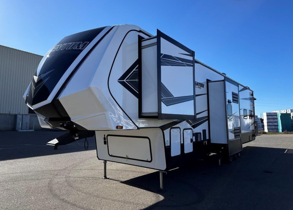 2019 GRAND DESIGN MOMENTUM 350G FIFTH WHEEL TOY HAULER TRAILER 