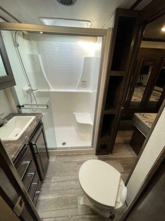 2021 KEYSTONE VOLTAGE TRITON 3551 TOY HAULER FIFTH WHEEL BATH & HALF ...