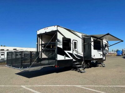 2021 KEYSTONE VOLTAGE TRITON 3551 TOY HAULER FIFTH WHEEL BATH & HALF ...