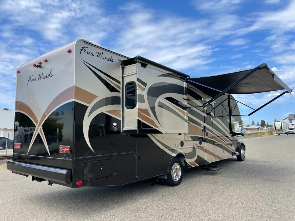 Thor Deisel Rvs 2015 THOR FOUR WINDS 35SF SUPER C DIESEL MOTORHOME BATH & HALF