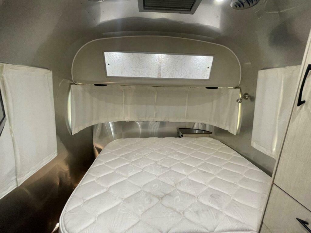 2019 AIRSTREAM INTERNATIONAL 23 FB TRAVEL TRAILER 