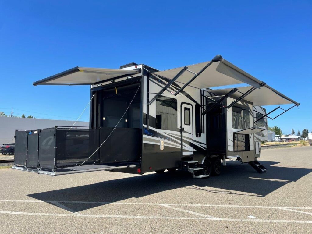 2020 KEYSTONE VOLTAGE 3615 TOY HAULER FIFTH WHEEL 