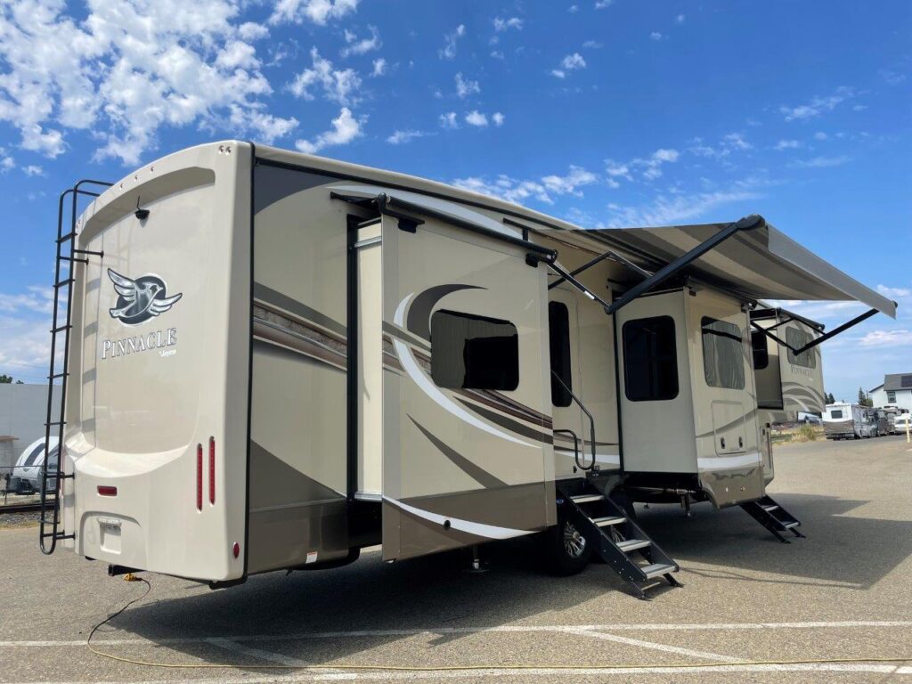 2019 JAYCO PINNACLE 38FLWS FIFTH WHEEL TRAVEL TRAILER True RV True RV