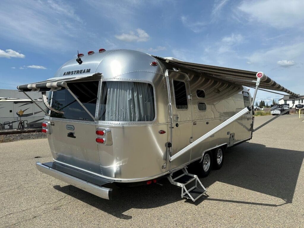 2023 AIRSTREAM GLOBETROTTER 27FB TRAVEL TRAILER - True RV True RV