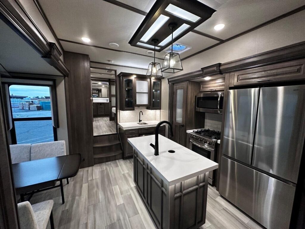 2023 GRAND DESIGN SOLITUDE 382 WB FIFTH WHEEL TRAVEL TRAILER - True RV