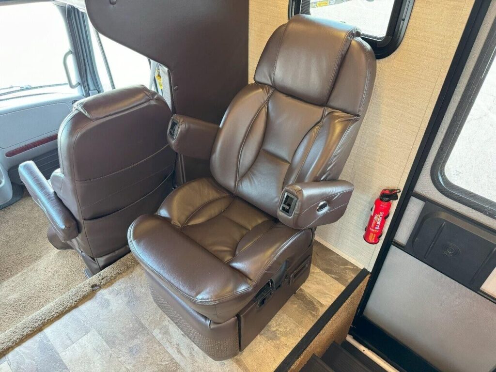 2017 JAYCO SENECA 37FS SUPER CLASS C MOTORHOME RV "BUNK BEDS" True RV