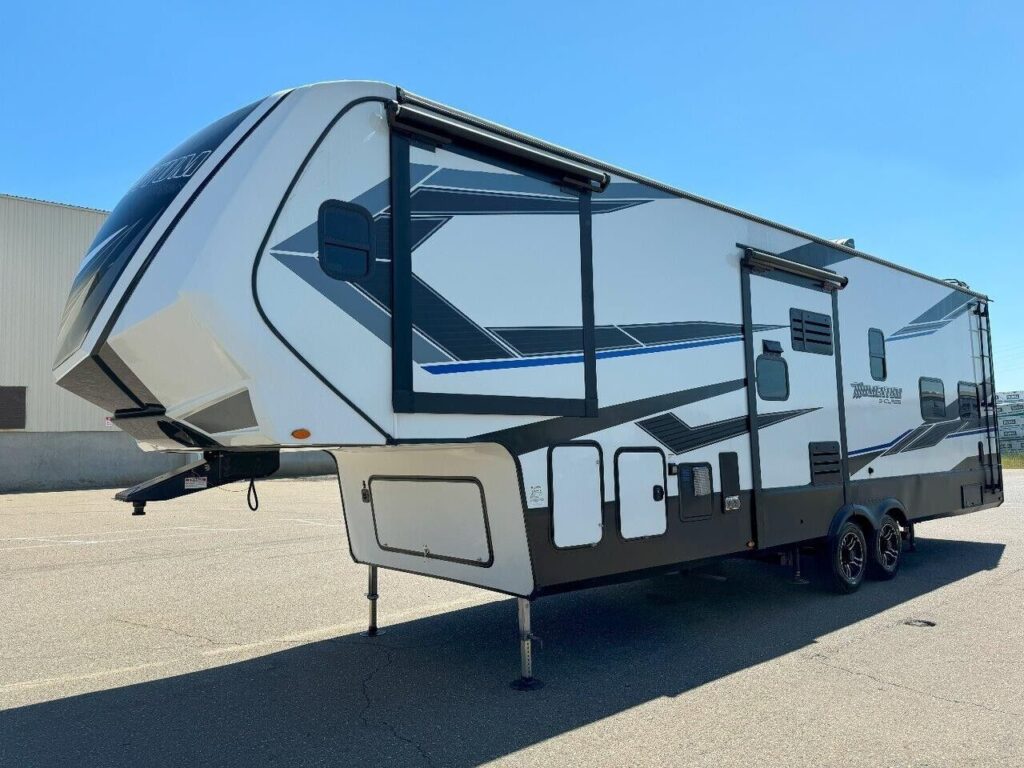 2022 GRAND DESIGN MOMENTUM 320G TOY HAULER TRAILER 