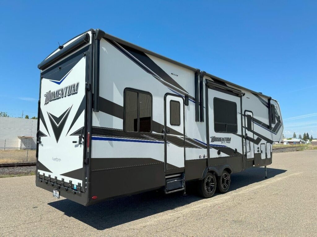 2022 GRAND DESIGN MOMENTUM 320G TOY HAULER TRAILER "BATH & HALF" - True RV
