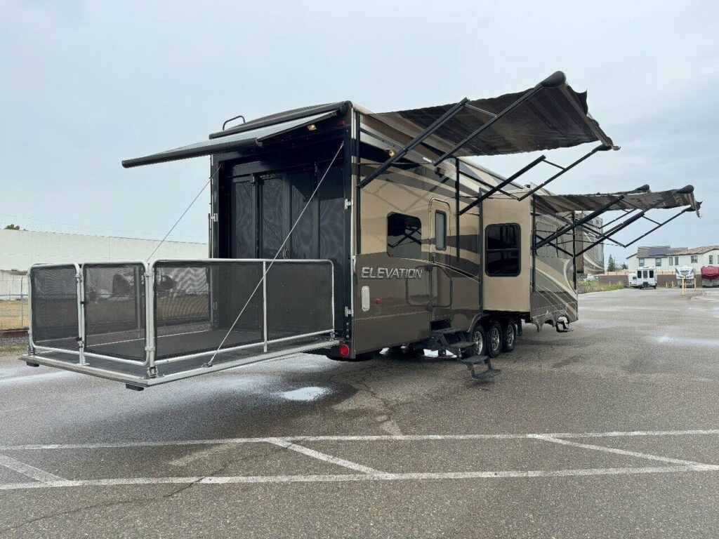 2015 REDWOOD ELEVATION TF38LV FIFTH WHEEL TOY HAULER TRAILER 