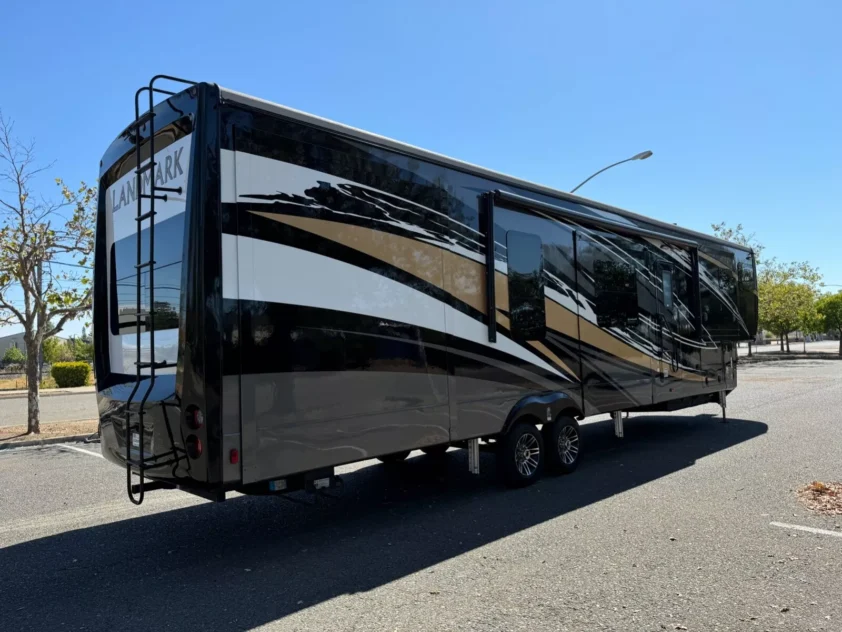 2021 HEARTLAND LANDMARK TUCSON FIFTH WHEEL TRAILER "FRONT KITCHEN" - Image 3