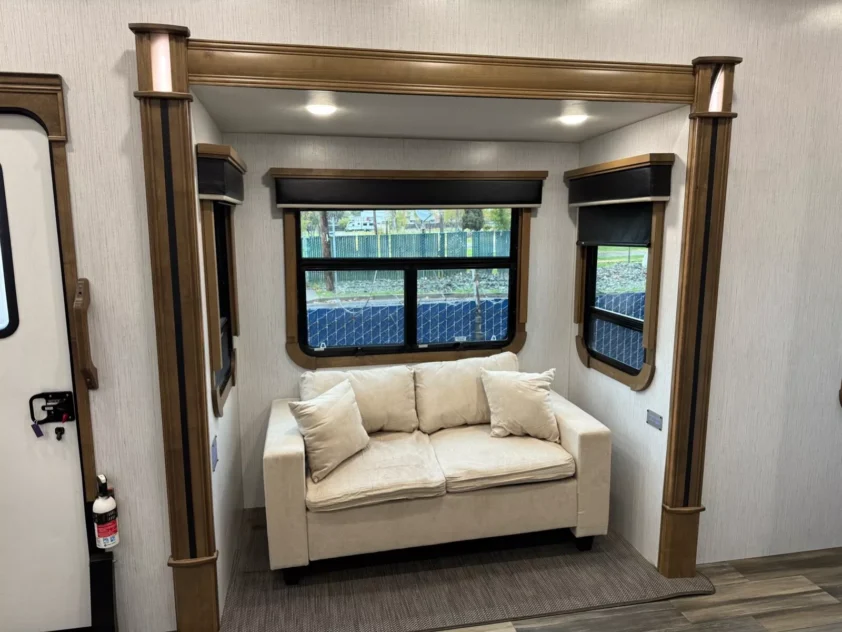 2021 HEARTLAND LANDMARK TUCSON FIFTH WHEEL TRAILER "FRONT KITCHEN" - Image 14