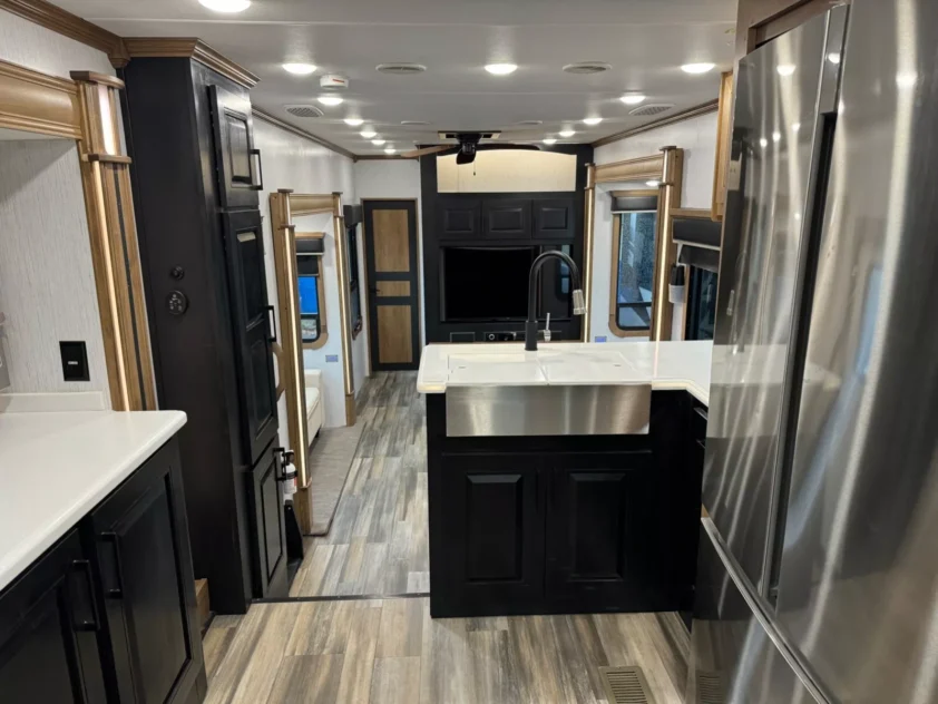 2021 HEARTLAND LANDMARK TUCSON FIFTH WHEEL TRAILER "FRONT KITCHEN" - Image 21