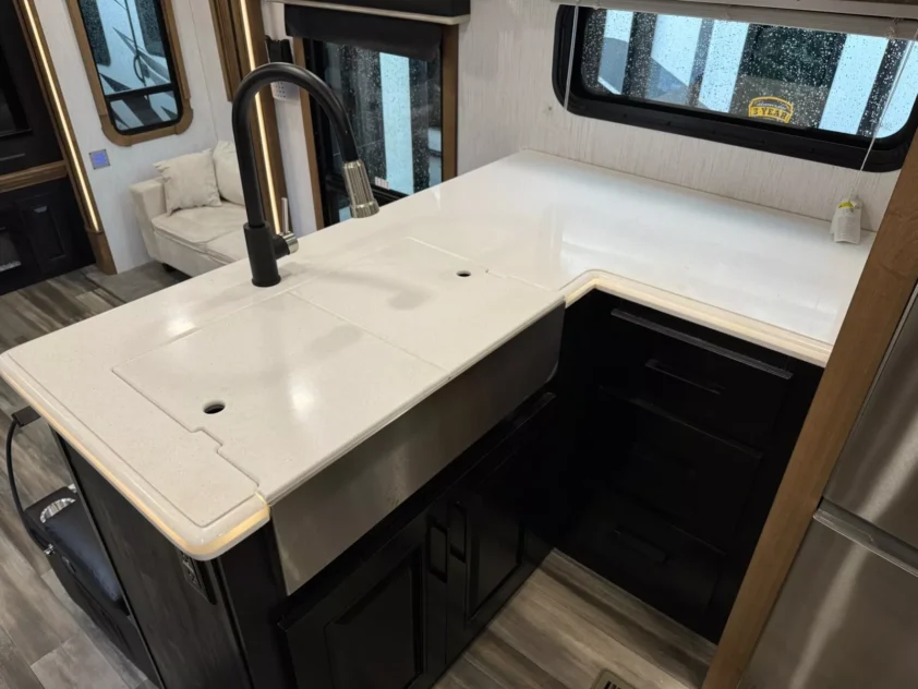 2021 HEARTLAND LANDMARK TUCSON FIFTH WHEEL TRAILER "FRONT KITCHEN" - Image 22