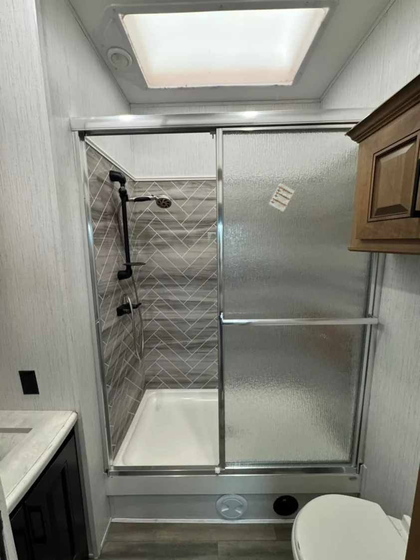 2021 HEARTLAND LANDMARK TUCSON FIFTH WHEEL TRAILER "FRONT KITCHEN" - Image 27