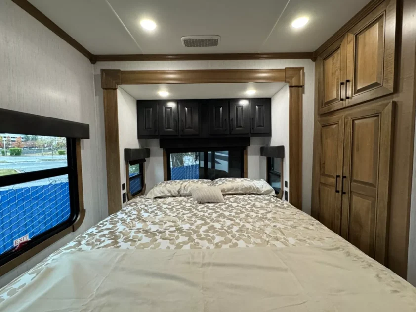 2021 HEARTLAND LANDMARK TUCSON FIFTH WHEEL TRAILER "FRONT KITCHEN" - Image 29