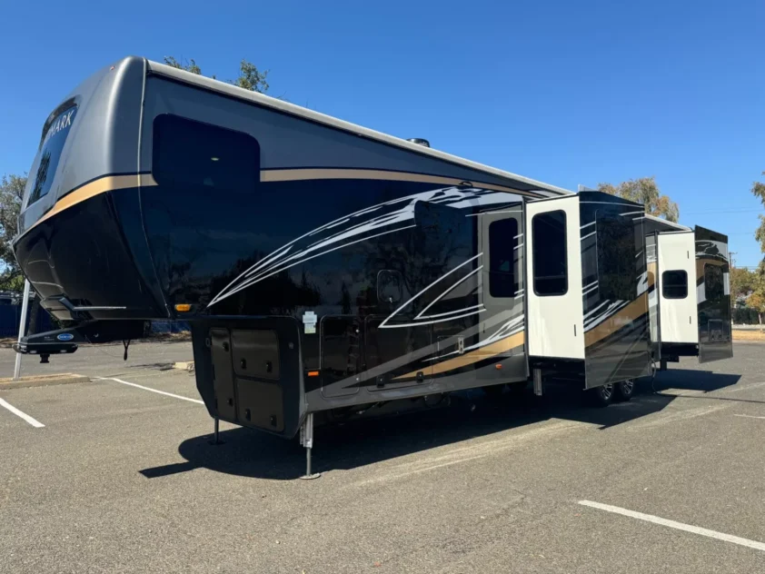 2021 HEARTLAND LANDMARK TUCSON FIFTH WHEEL TRAILER "FRONT KITCHEN" - Image 5