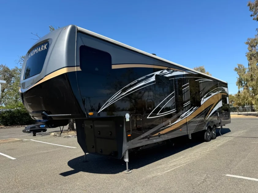 2021 HEARTLAND LANDMARK TUCSON FIFTH WHEEL TRAILER "FRONT KITCHEN" - Image 2