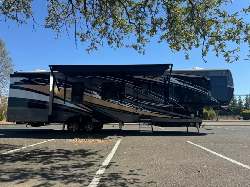 2021 HEARTLAND LANDMARK TUCSON FIFTH WHEEL TRAILER "FRONT KITCHEN" - Image 8