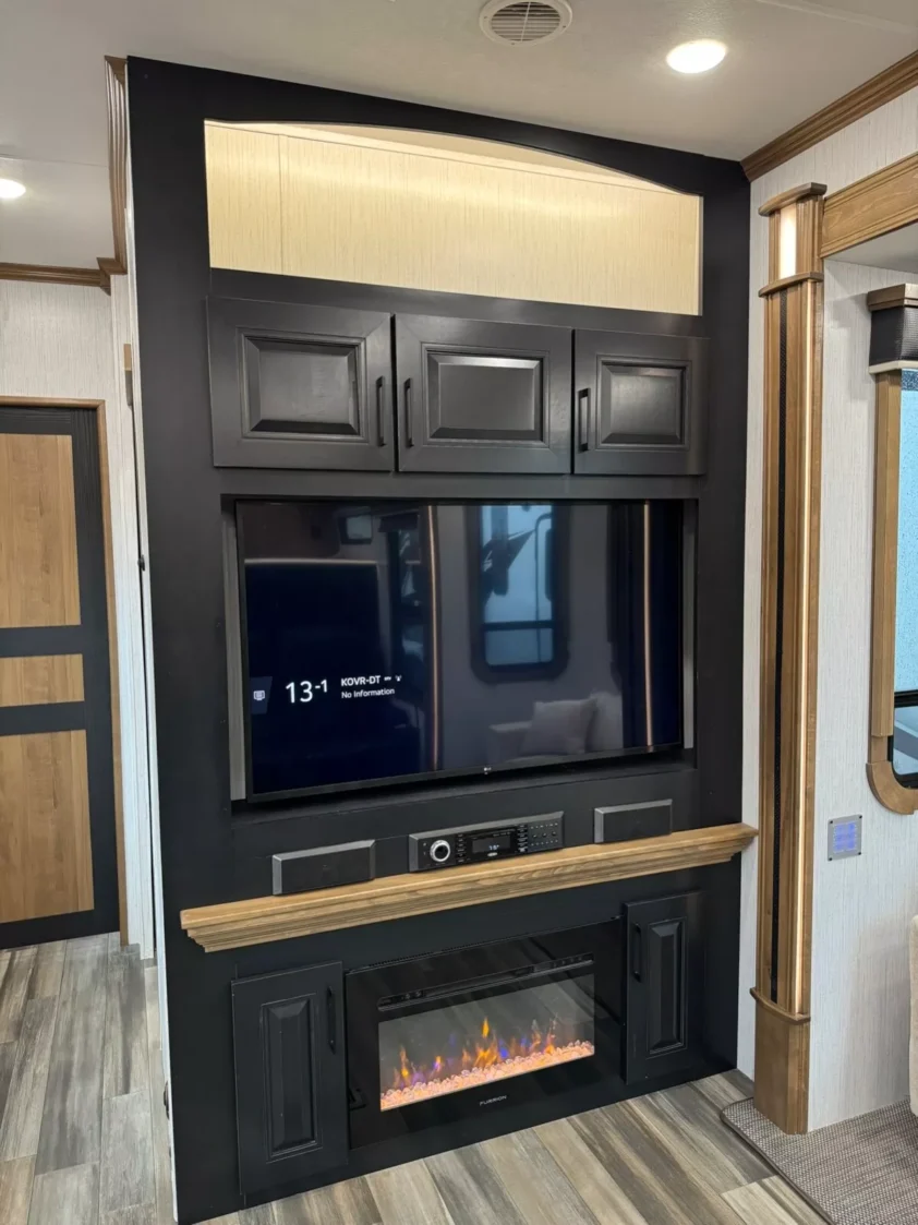 2021 HEARTLAND LANDMARK TUCSON FIFTH WHEEL TRAILER "FRONT KITCHEN" - Image 9