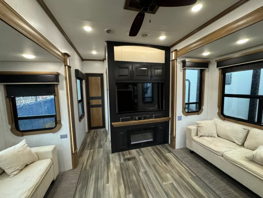 2021 HEARTLAND LANDMARK TUCSON FIFTH WHEEL TRAILER "FRONT KITCHEN" - Image 10