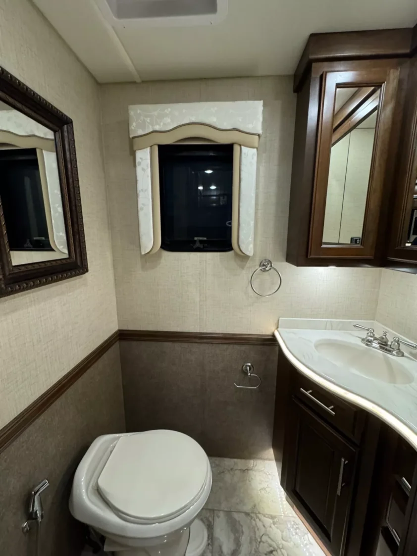 2016 ENTEGRA ASPIRE 44B CLASS A DIESEL PUSHER "BATH & HALF" - Image 21