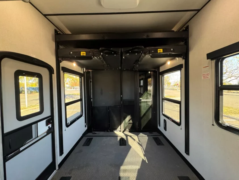 2022 KEYSTONE FUZION 428 FIFTH WHEEL TRAILER "BATH & HALF" - Image 34