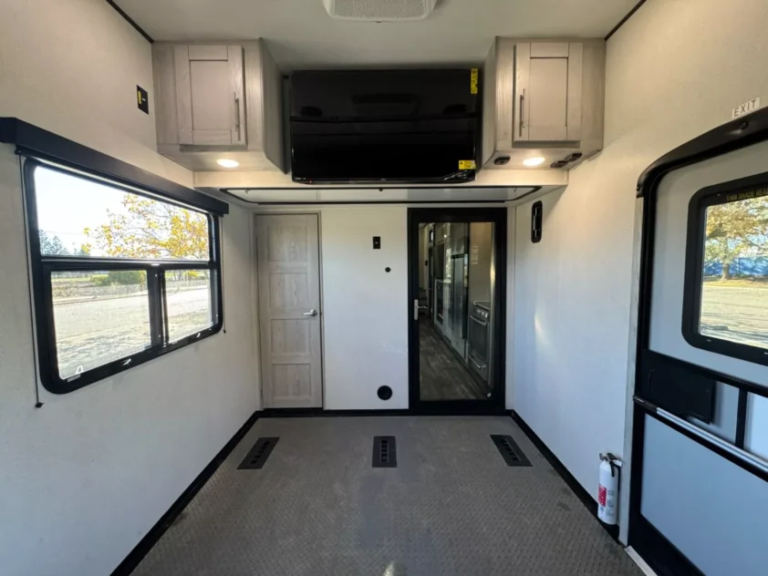 2022 KEYSTONE FUZION 428 FIFTH WHEEL TRAILER "BATH & HALF" - Image 35