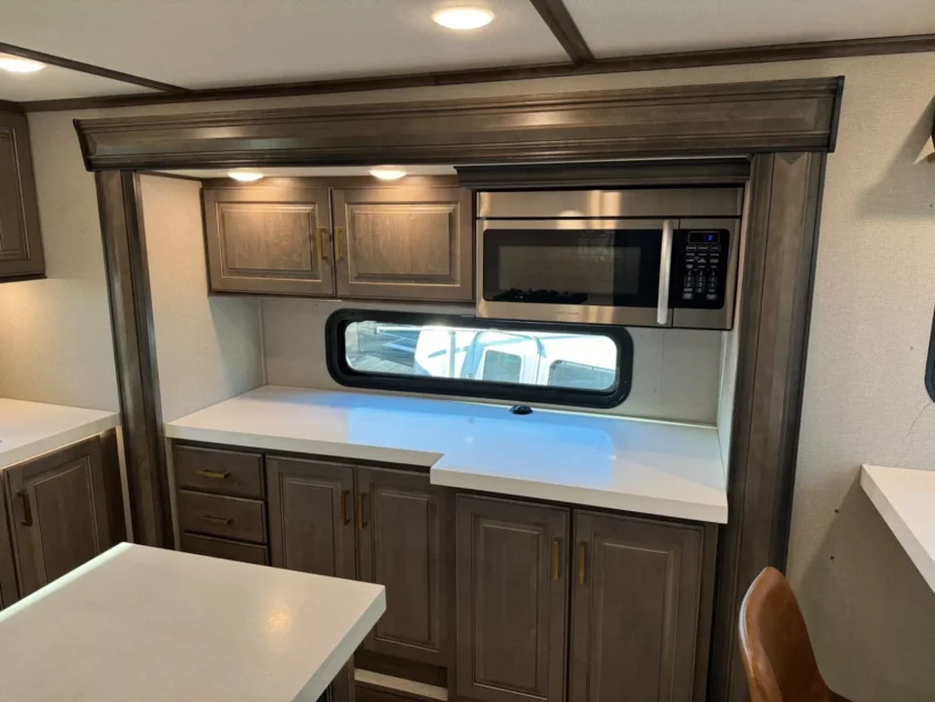 2022 GRAND DESIGN SOLITUDE 390RK FIFTH WHEEL TRAILER "REAR KITCHEN" - Image 17