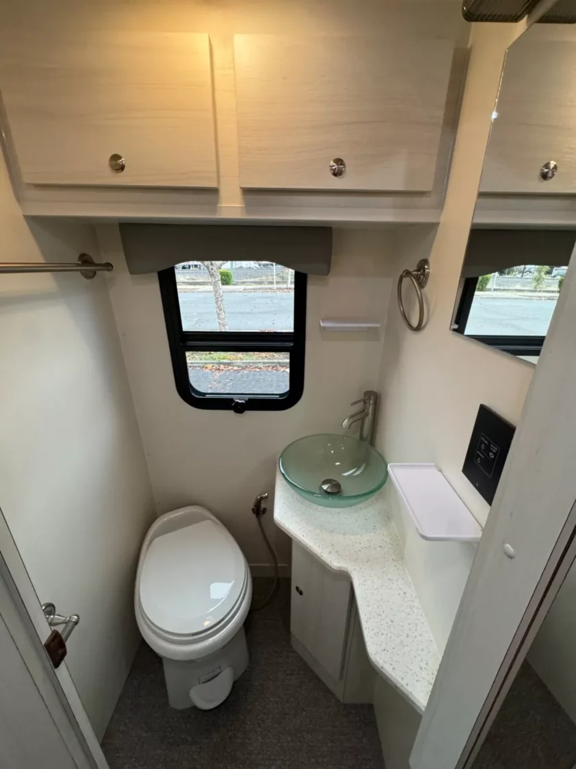 2022 COACH HOUSE PLATINUM 272-IV CLASS C - Image 19