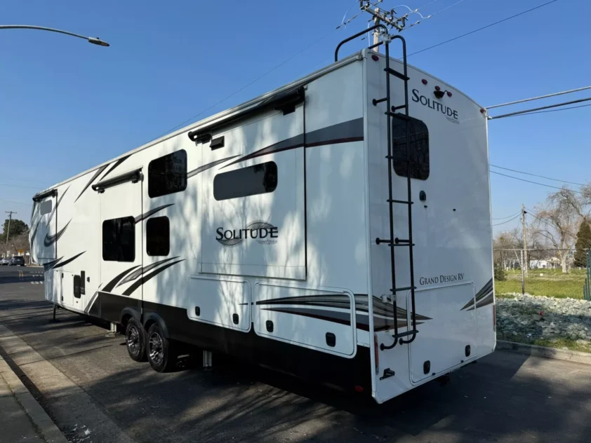 2022 GRAND DESIGN SOLITUDE 390RK FIFTH WHEEL TRAILER "REAR KITCHEN" - Image 3