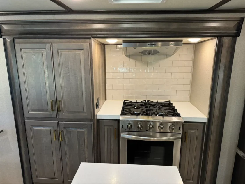 2022 GRAND DESIGN SOLITUDE 390RK FIFTH WHEEL TRAILER "REAR KITCHEN" - Image 21