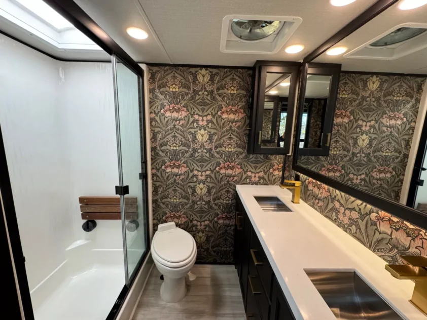 2022 GRAND DESIGN SOLITUDE 390RK FIFTH WHEEL TRAILER "REAR KITCHEN" - Image 23