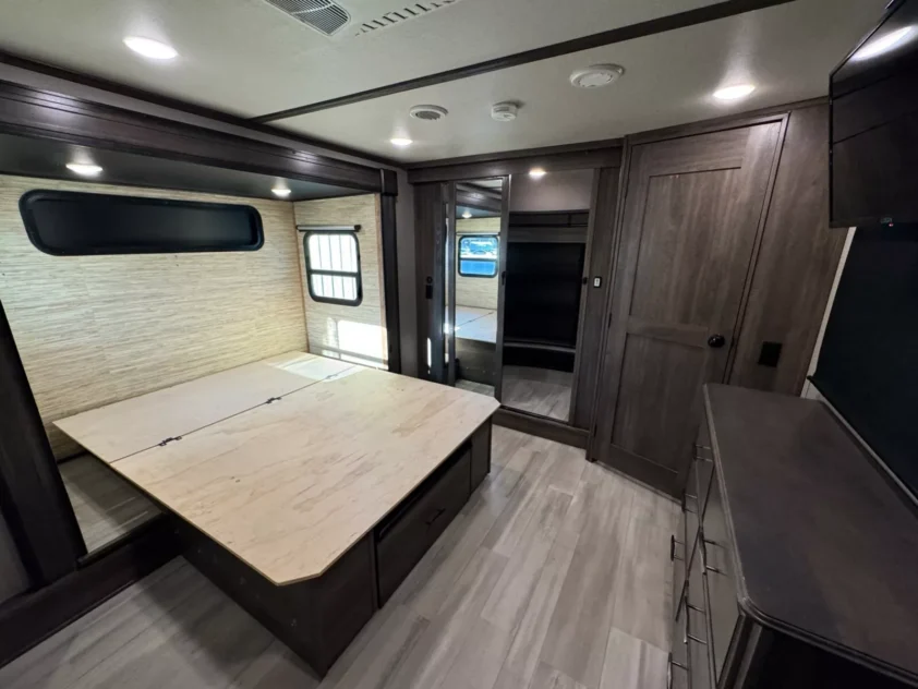 2022 GRAND DESIGN SOLITUDE 390RK FIFTH WHEEL TRAILER "REAR KITCHEN" - Image 25