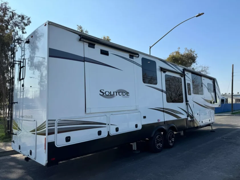 2022 GRAND DESIGN SOLITUDE 390RK FIFTH WHEEL TRAILER "REAR KITCHEN" - Image 4