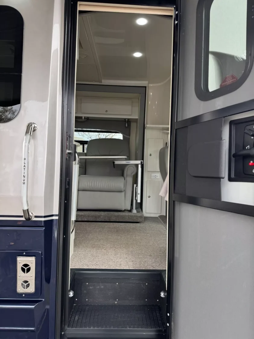 2022 COACH HOUSE PLATINUM 272-IV CLASS C - Image 8