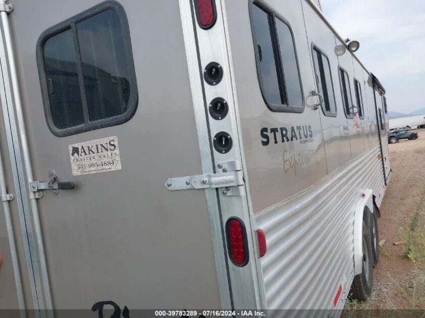 2014 BISON COACH STRATUS 4 HORSE TRAILER - Image 4