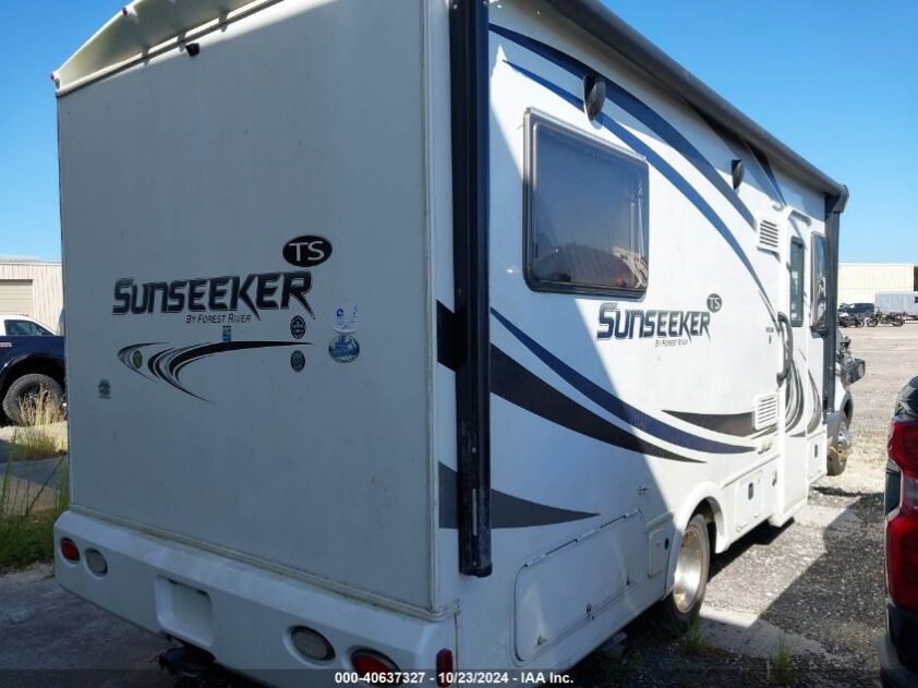 2019 FOREST RIVER SUNSEEKER TS 2380 - Image 4