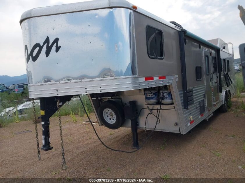 2014 BISON COACH STRATUS 4 HORSE TRAILER - Image 2