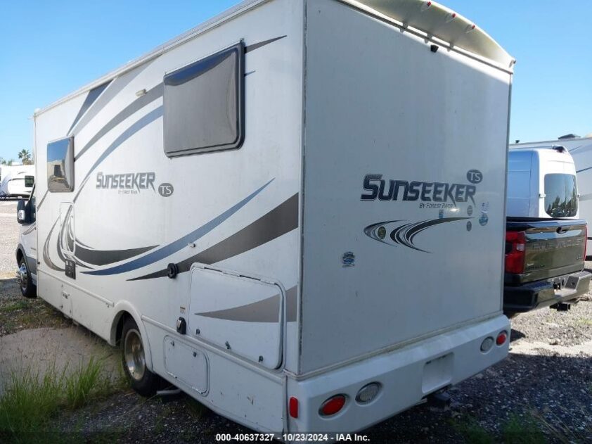 2019 FOREST RIVER SUNSEEKER TS 2380 - Image 3