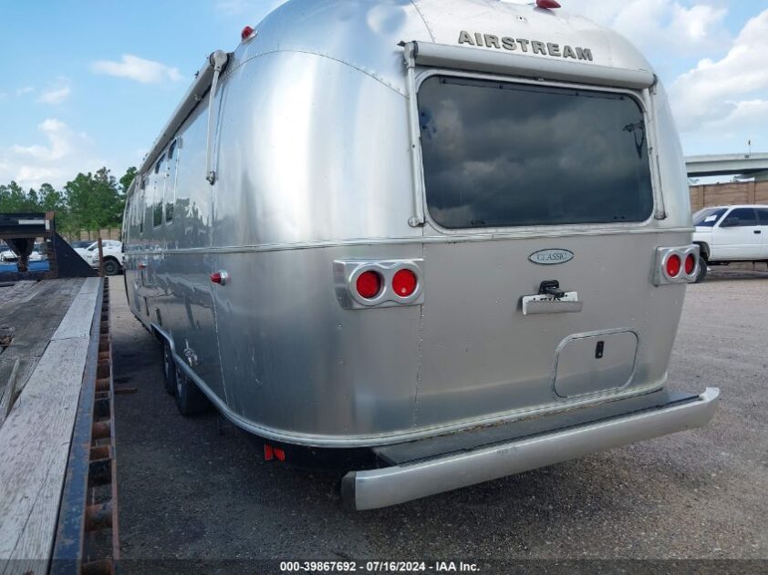 2018 AIRSTREAM CLASSIC 33FB - Image 3