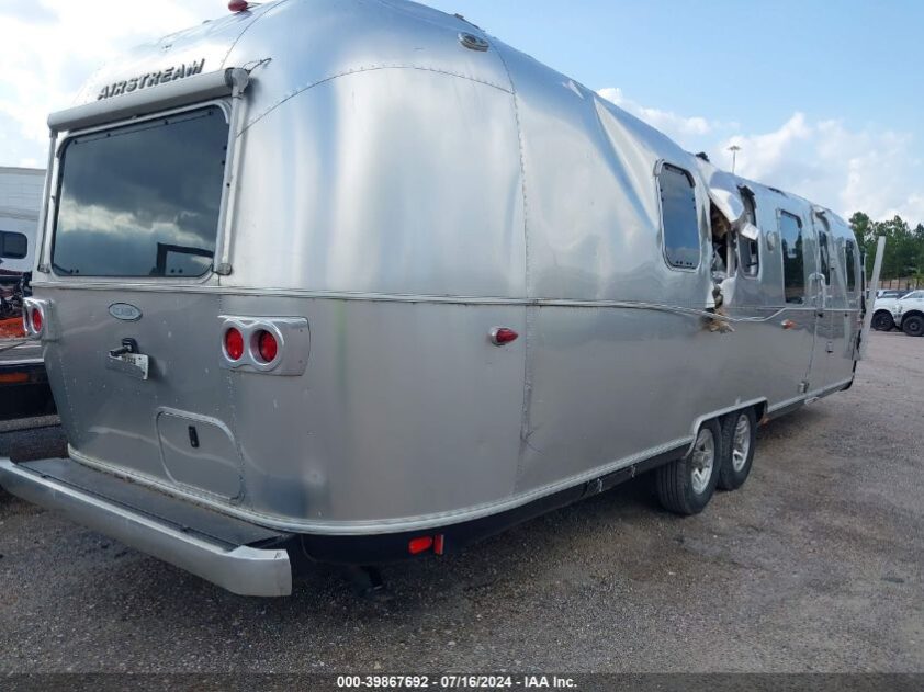 2018 AIRSTREAM CLASSIC 33FB - Image 4