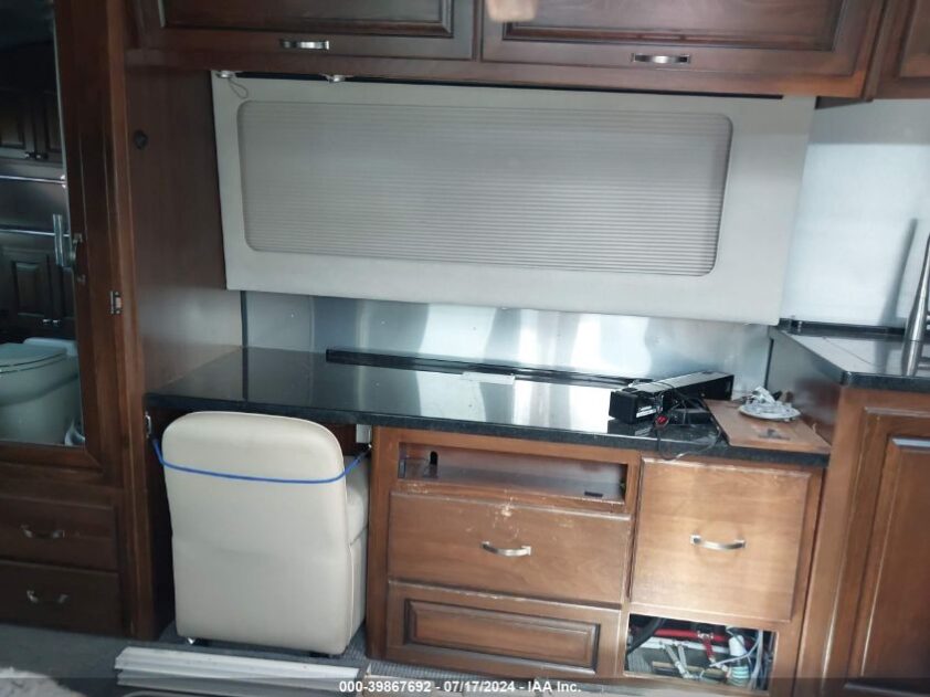 2018 AIRSTREAM CLASSIC 33FB - Image 6