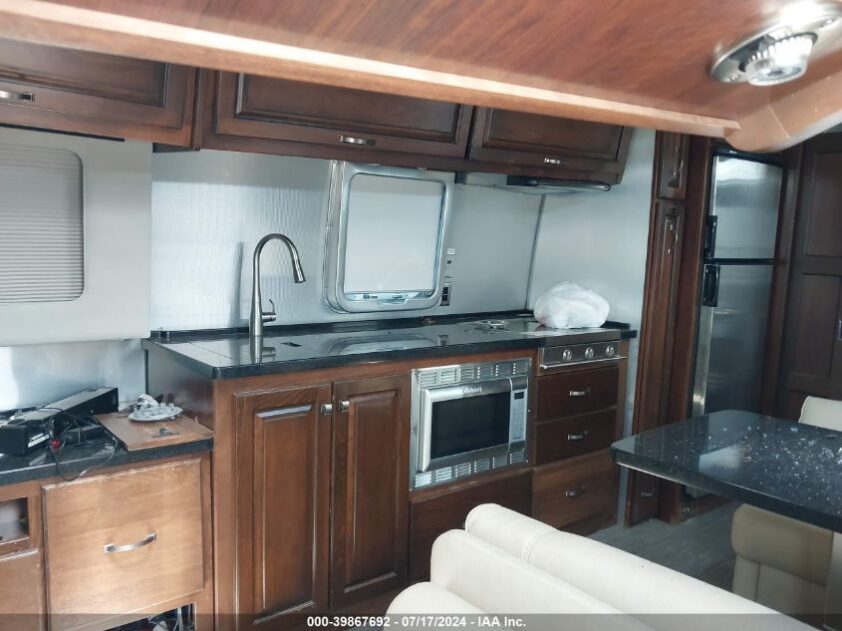 2018 AIRSTREAM CLASSIC 33FB - Image 7