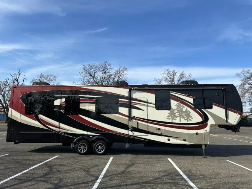 2018 REDWOOD 3991RD FIFTH WHEEL TRAILER "LOADED" - Image 3